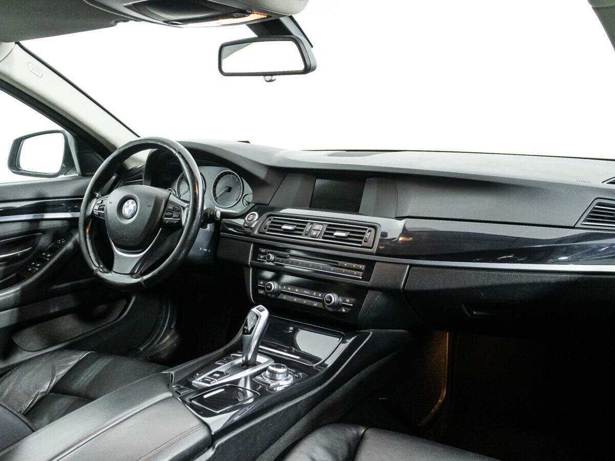 BMW 5 серии 520i, 2012 Фото №9