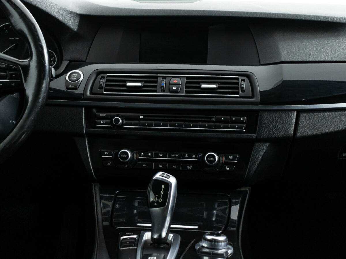 BMW 5 серии 520i, 2012 Фото №14