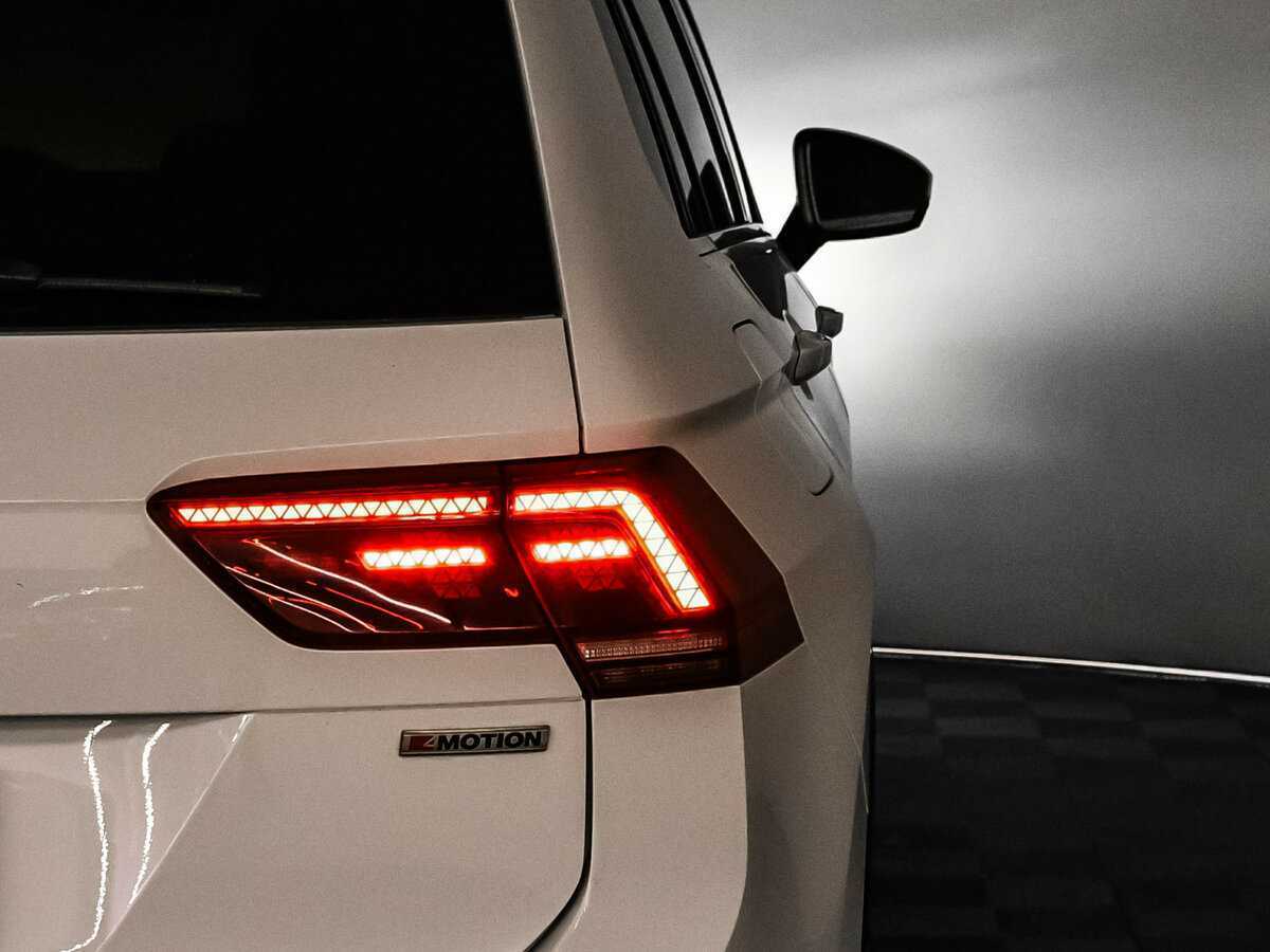 Volkswagen Tiguan, 2018 Фото №15