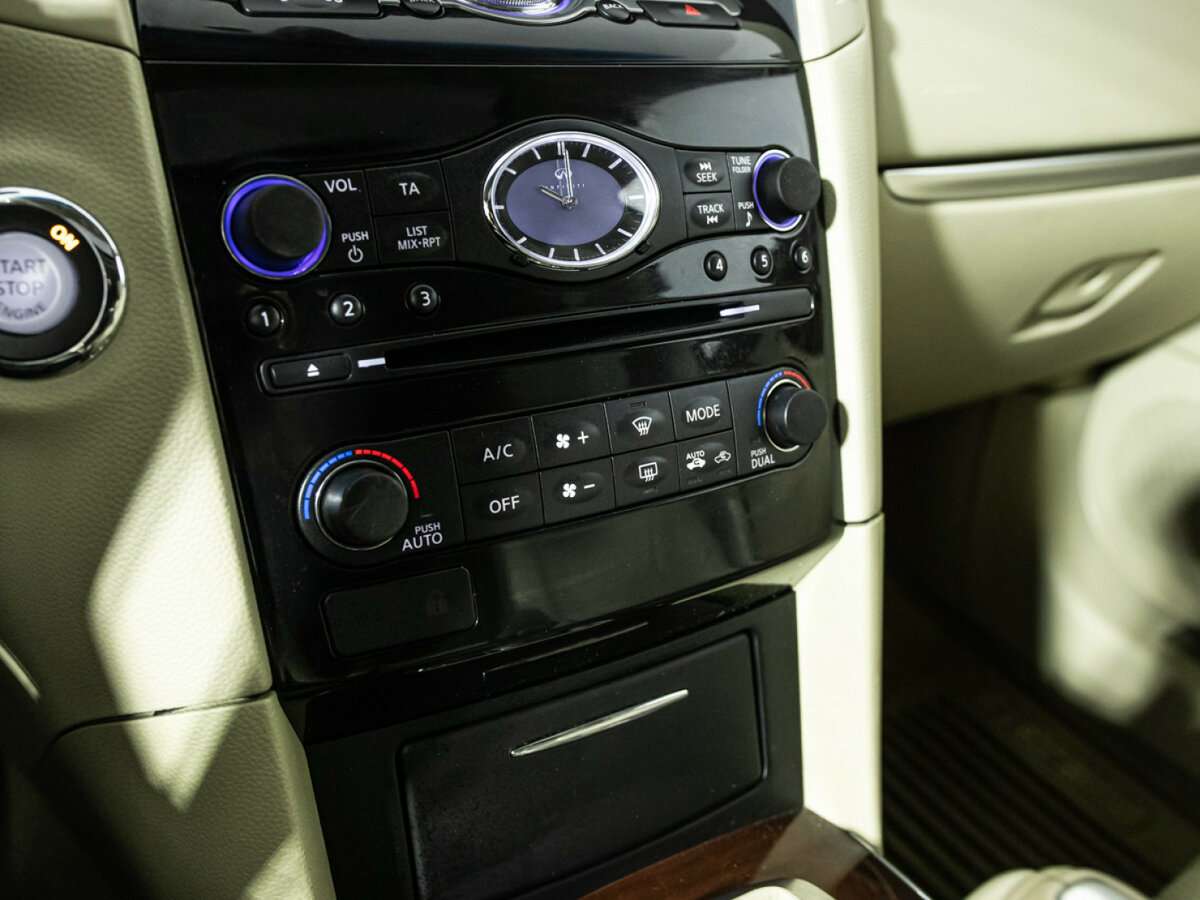 Infiniti FX30d, 2012 Фото №20