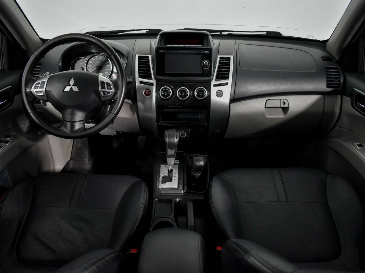 Mitsubishi Pajero Sport, 2015 Фото №10