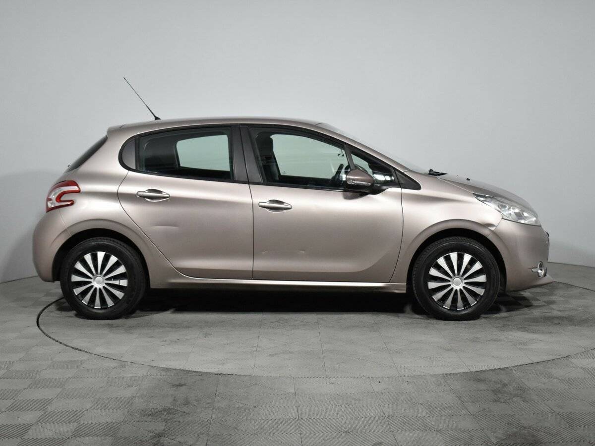 Peugeot 208, 2014 - 130 000 км. | Фото №4